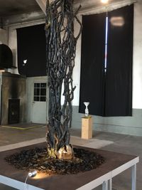 Brandrohdung Skulptur zur aktuellen Brandlage in der Welt